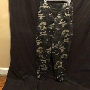 IJOAH size Med high waisted camo pants